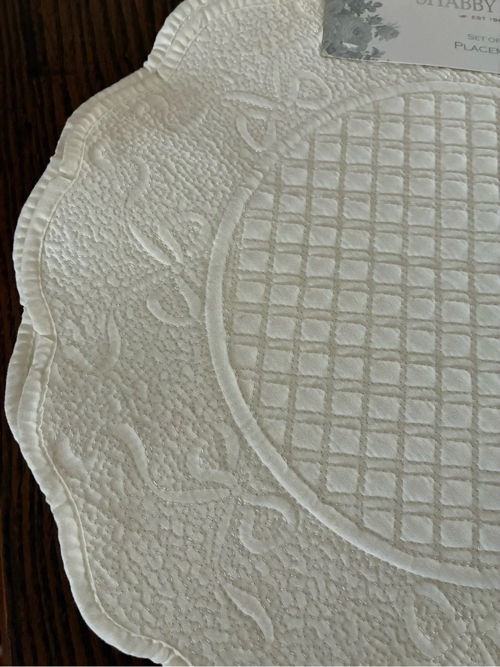 Shabby Chic NWT Set Of 8 Cream Scalloped Embossed Placemats